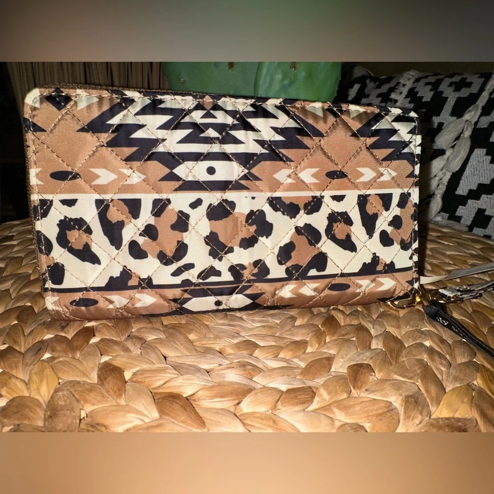 NWT Simply Southern Quilted Phone Wallet in Aztec Print